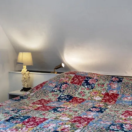 D'hotes A Bed & Breakfast